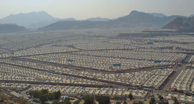 Палаточный городок паломников в долине Мина рядом с Меккой. Фото: Mubeen Rahman https://ru.wikipedia.org