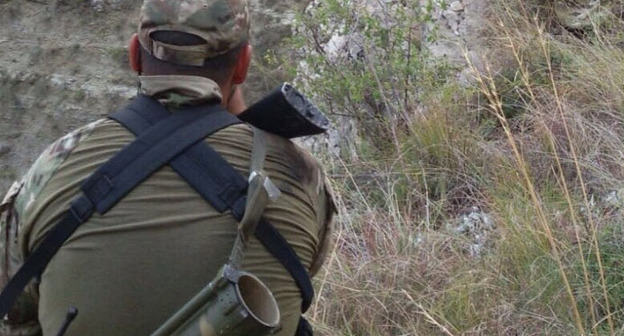 Сотрудник правоохранительных органов во время спецоперации. Фото http://nac.gov.ru/