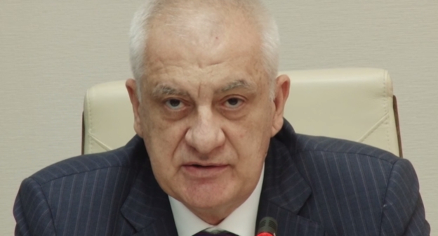 Тамерлан Агузаров на встрече с руководителями районов Северной Осетии. 6 августа 2015 года. Фото: Ossetia.tv