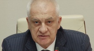 Тамерлан Агузаров на встрече с руководителями районов Северной Осетии. 6 августа 2015 года. Фото: Ossetia.tv