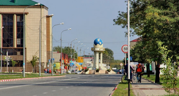 Улица Ватутина в Гудермесе. 14 сентября 2014 года. Фото Магомеда Магомедова для "Кавказского узла"