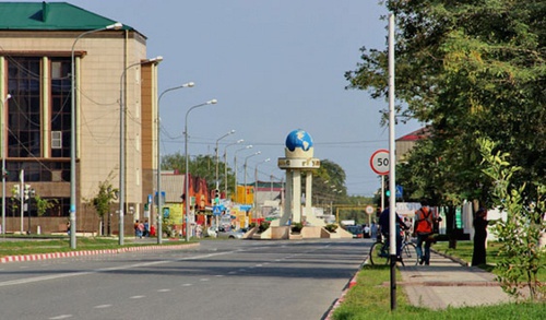 Улица Ватутина в Гудермесе. 14 сентября 2014 года. Фото Магомеда Магомедова для "Кавказского узла"