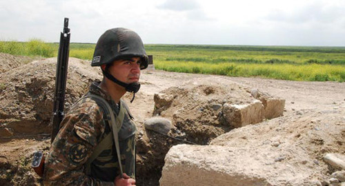 Солдат на передовой. Фото: Photolur, http://armenianow.com/hy/news/36543/armenian_soldier_death_azeri
