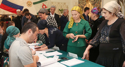 На избирательном участке в Ингушетии, 13.09.15. Фото: http://www.ingushetia.ru/photo/section.php?SECTION_ID=134