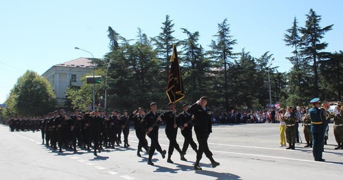 В военном параде в Цхинвале приняли участие  военнослужащие из России и Южной Осетии. Фото: http://cominf.org/node/1166506218