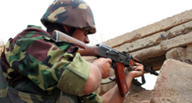 Солдат на передовой позиции. Фото: http://www.trend.az/azerbaijan/karabakh/2240015.html