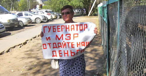 Участница пикета в поддержку участников голодовки. Ахтубинск, 21 сентября 2015 г. Фото Елены Гребенюк для "Кавказского узла"