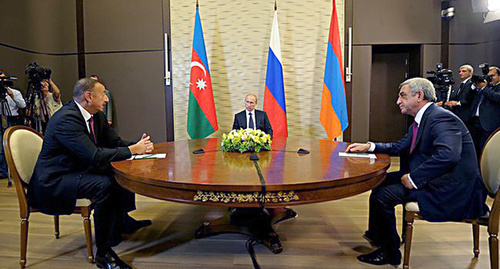 Президенты Азербайджана и Армении 10 августа 2014 года на встрече с Путиным обвинили друг друга в невыполнении резолюций ООН. Фото пресс-службы Президента России. http://www.kremlin.ru/news/46427#
