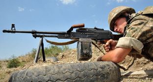 Армянский солдат на территории Нагорно-Карабахской республики. Фото: http://rus.azattyk.org/archive/ky_News_in_Russian_ru/20150824/4795/4795.html?id=27205639