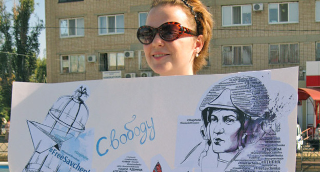 Одиночный пикет перед зданием городского суда Донецка Ростовской области. 29 сентября 2015 г. Фото Константина Волгина для "Кавказского узла" 