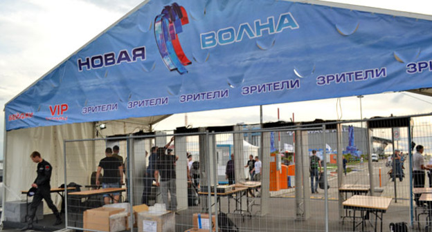 Вход на «Новую волну» через наряд полиции. Сочи, 2 октября 2015 г. Фото Светланы Кравченко для "Кавказского узла"