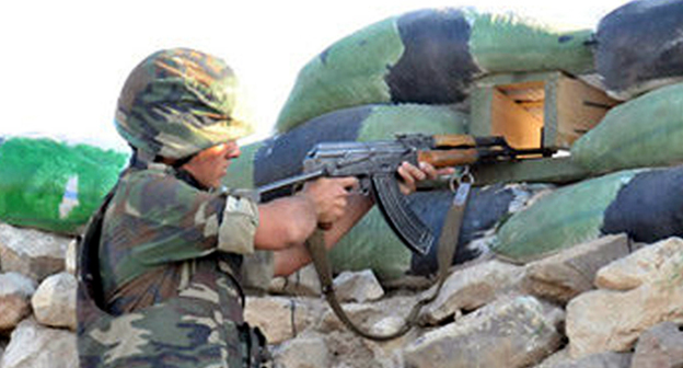 Солдат на передовой. Фото: http://news.day.az/politics/704274.html