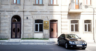 Здание Бакинского суда по тяжким преступлениям. Фото http://report.az/ru/proisshestviya/v-sude-byli-doprosheny-nauchnyj-sotrudnik-nana-i-plemyannik-isfandiyara-ahundova/ Здание Бакинского суда по тяжким преступлениям. Фото http://report.az/ru/proisshestviya/v-sude-byli-doprosheny-nauchnyj-sotrudnik-nana-i-plemyannik-isfandiyara-ahundova/