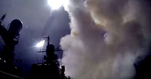 Корабли Каспийской флотилии нанесли ракетные удары по целям в Сирии. 7 октября 2015 г. Кадр из видео пользователя Минобороны России https://www.youtube.com/watch?v=iMasnaAf_H4