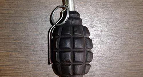 Ручная граната. Фото: http://fedpress.ru/news/society/news_crime/1387283708-na-ostanovke-vozle-tts-v-rostove-nashli-boevuyu-granatu