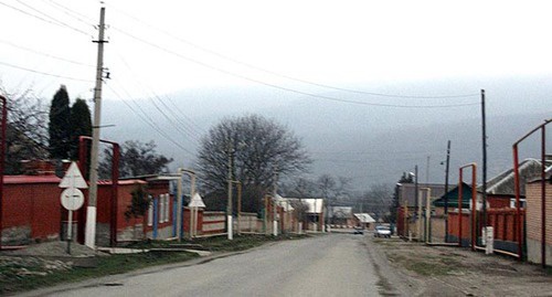 Улица в селении Гази-Юрт, Ингушетия. Фото: http://www.galga.ru/news/2011-12-07