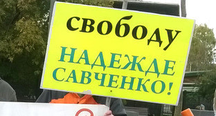Плакат участников акции против войн в Сирии и Украине. Москва, 10 октября 2015 г. Фото Вячеслава Ферапошкина для "Кавказского узла"