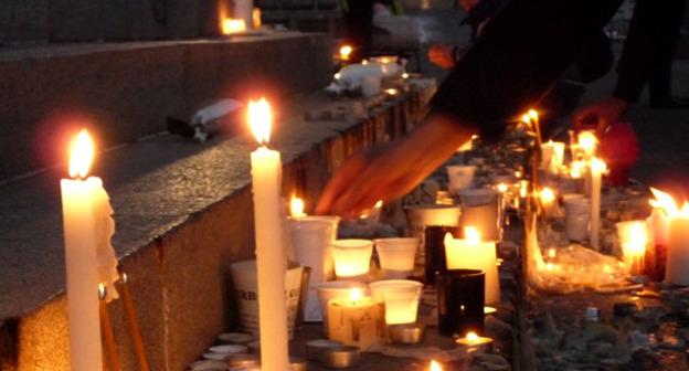 Акция зажжения свечей на площади Свободы в Ереване. 14 января 2015 г. Фото Армине Мартиросян для "Кавказского узла"