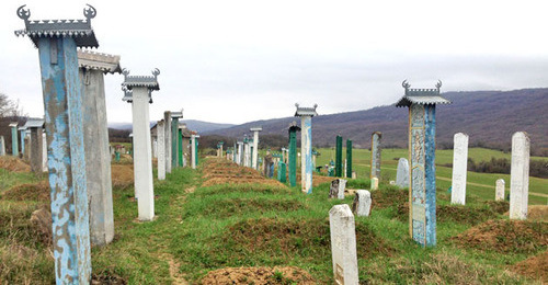 Мусульманское кладбище в Чечне. Фото Магомеда Магомедова для "Кавказского узла"