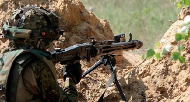 Военнослужащий на передовой позиции. Фото: http://haqqin.az/news/54143