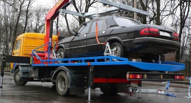 В среднем в Волгограде эвакуируются 60 машин ежедневно, утверждают в МВД. Фото: http://www.volgadmin.ru/ru/MPAuthority/News/NewsAdminText.aspx?idn=22327