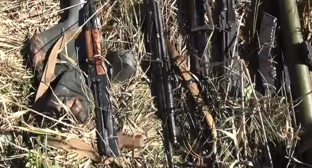 Оружие, обнаруженное на месте проведения КТО в Хасавюртовском районе Дагестана 17 октября. Фото: https://05.mvd.ru/news/item/6633124/