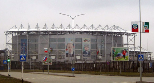 Стадион «Ахмат-Арена» со стороны улицы Умара Садаева. Фото: Станислав Гайдук, https://ru.wikipedia.org/wiki/Ахмат-Арена#/media/File:Ahmat-arena2.jpg