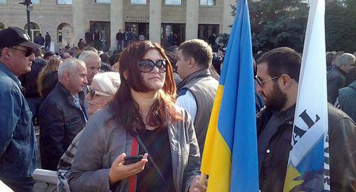 Флаги украины- непременный атрибут мтингов сторонников Саакашвили. Фото Беслана Кмузова для "Кавказского узла"