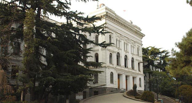 Здание ТГУ. Фото: https://ru.wikipedia.org/wiki/Тбилисский_государственный_университет#/media/File:TbilisiState.jpg