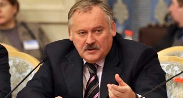 Константин Затулин. Фото: http://sevnovosti.ru/main/policy/7684-zatulin-s-uvazheniem-otnositsya-k-kolesnichenko-no-mnogoe-budet-zaviset-ot-nego-i-ego-odnopartiycev.html