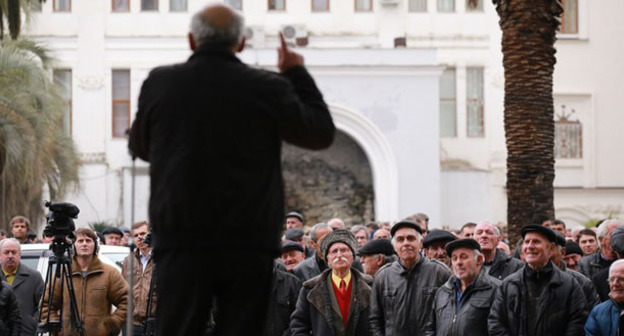 Митинг протеста оппозиции в Сухуме 28 февраля 2013 г. Фото Григория Кубатьяна для "Кавказского узла"