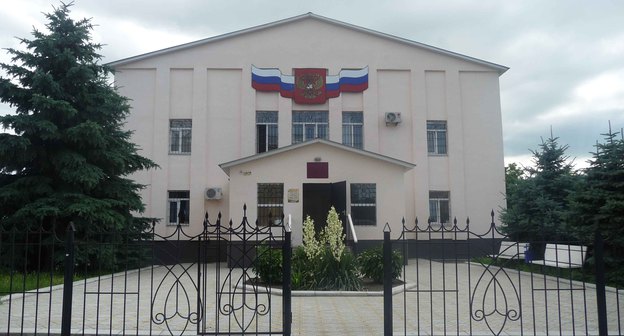 Здание Усть-Джегутинского районного суда Карачаево-Черкесии. Фото: http://ust-djegutinsky.kchr.sudrf.ru/modules.php?name=press_dep&op=51&gid=1
