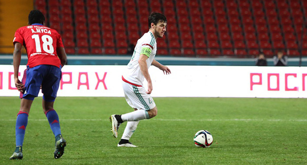 Игроки ЦСКА и грозненского «Терека» во время игры 25.10.2015. Фото: http://fc-terek.ru/newslist/#6384