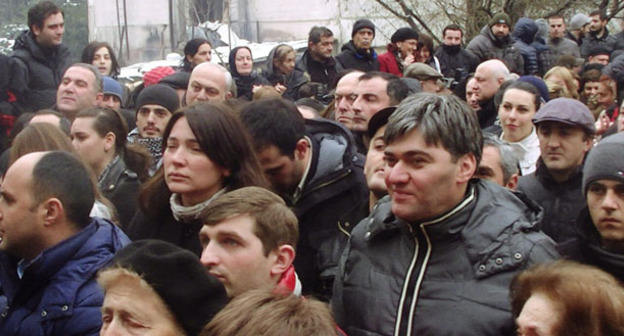 Участники акции против ареста генерального директора телеканала "Рустави 2" Ники Гварамии. Тбилиси, 20 декабря 2012 г. Фото Беслана Кмузова для "Кавказского узла"