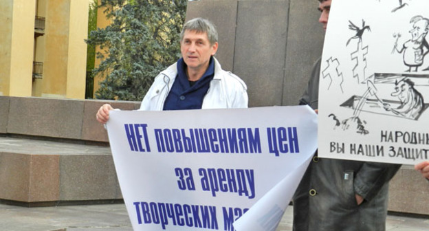 Митинг против повышения аренды за мастерские в Волгограде. 27 октября 2015 г. Фото Татьяны Филимоновой для "Кавказского узла"