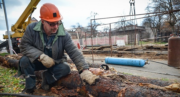 Порыв теплотрассы. Фото: http://newstracker.ru/news/proisshestviya/poryv-teploseti-proizoshel-v-essentukakh-15056/