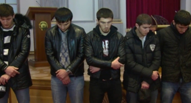 Задержанные в Москве уроженцы Чечни во время встречи с Рамзаном Кадыровым. 30 октября 2015 года. Фото: Vk.com/ramzan