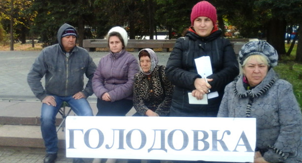 Участники голодовки в Черкесске. 3 ноября 2015 г. Фото Аси Капаевой для "Кавказского узла"