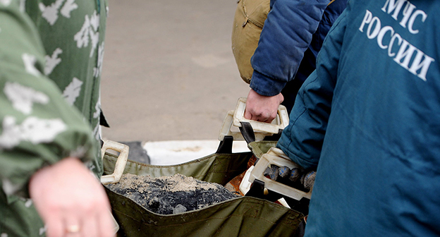 Ликвидация ЧС. Фото:  http://krasnodar.bezformata.ru/listnews/snaryadi-vremen-vojni-unichtozheni/25344405/
