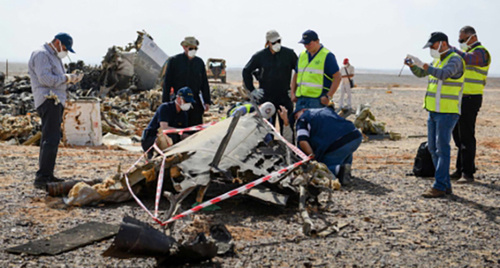 Российские спасатели оказывают содействие специалистам МАК на месте крушения А321 в Египте. Фото: http://www.mchs.gov.ru/dop/info/smi/news/item/5269304/