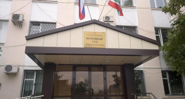 Вход в здание Верховного суда Чечни. Фото Мурада Мурадова для "Кавказского узла" 