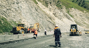 Расчистка Транскама после схода селя. Фото: © Sputnik/ Екатерина Валиева, http://sputnik-ossetia.ru/South_Ossetia/20151106/824028.html