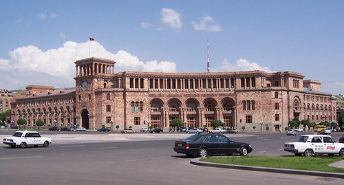 Вид на здание правительства Армении. Фото: http://minval.az/news/56043