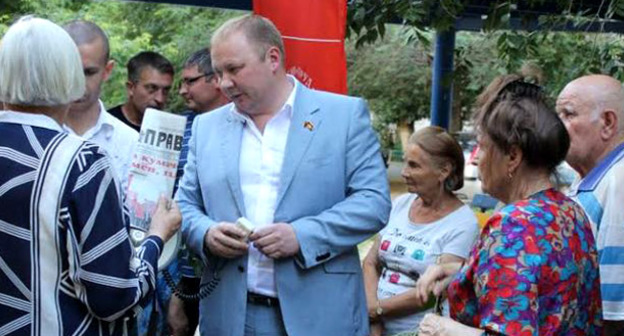 Николай Паршин (в центре). Фото http://kprf.ru/dep/gosduma/activities/147019.html