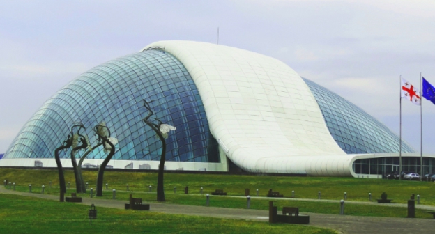 Здание парламента Грузии в Кутаиси. Фото: Archsovet.msk.ru