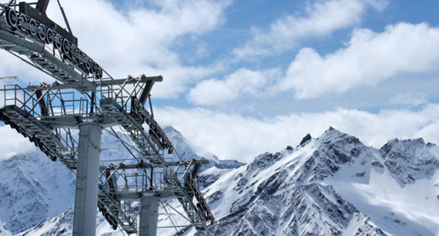 Опоры гондольной канатной дороги на Эльбрусе. Фото Анны Черныш для "Кавказского узла".