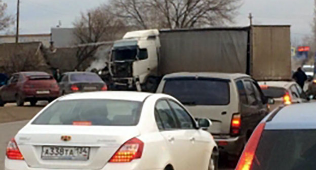 На месте ДТП в в Кировском районе Волгограда. Фото: http://34.mchs.gov.ru/operationalpage/operational/item/3243203/