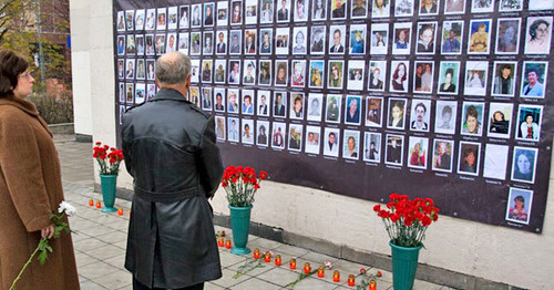 Фото погибших во время теракта в Театральном центре на Дубровке. Москва, октябрь 2015 г. Фото: Yuri Timofeyev (RFE/RL)