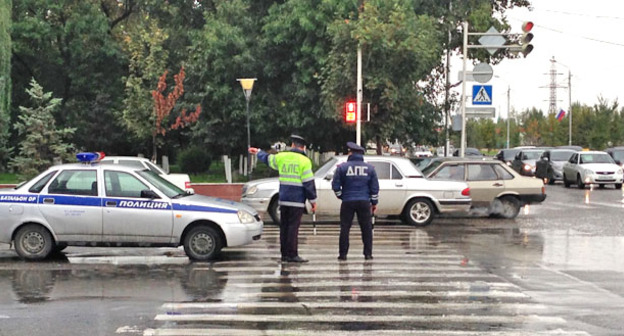 Сотрудники ДПС. Грозный. Фото Магомеда Магомедова для "Кавказского узла"