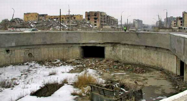 Площадь "Минутка" в Грозном. 2000 г. Фото: Serdg http://wikimapia.org/